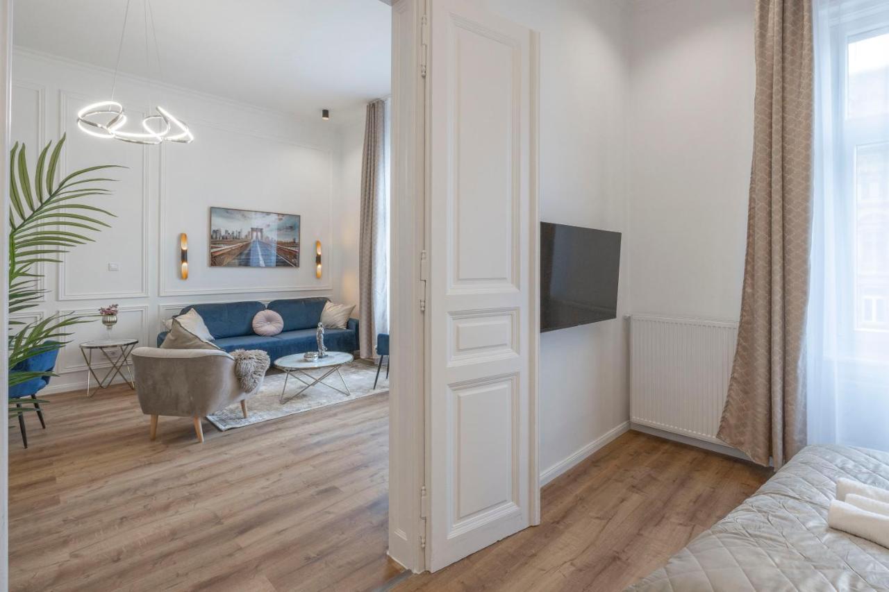Luxurious Central Grand Home W/ 3Bedrm 2Bathrm Budapest Exterior photo