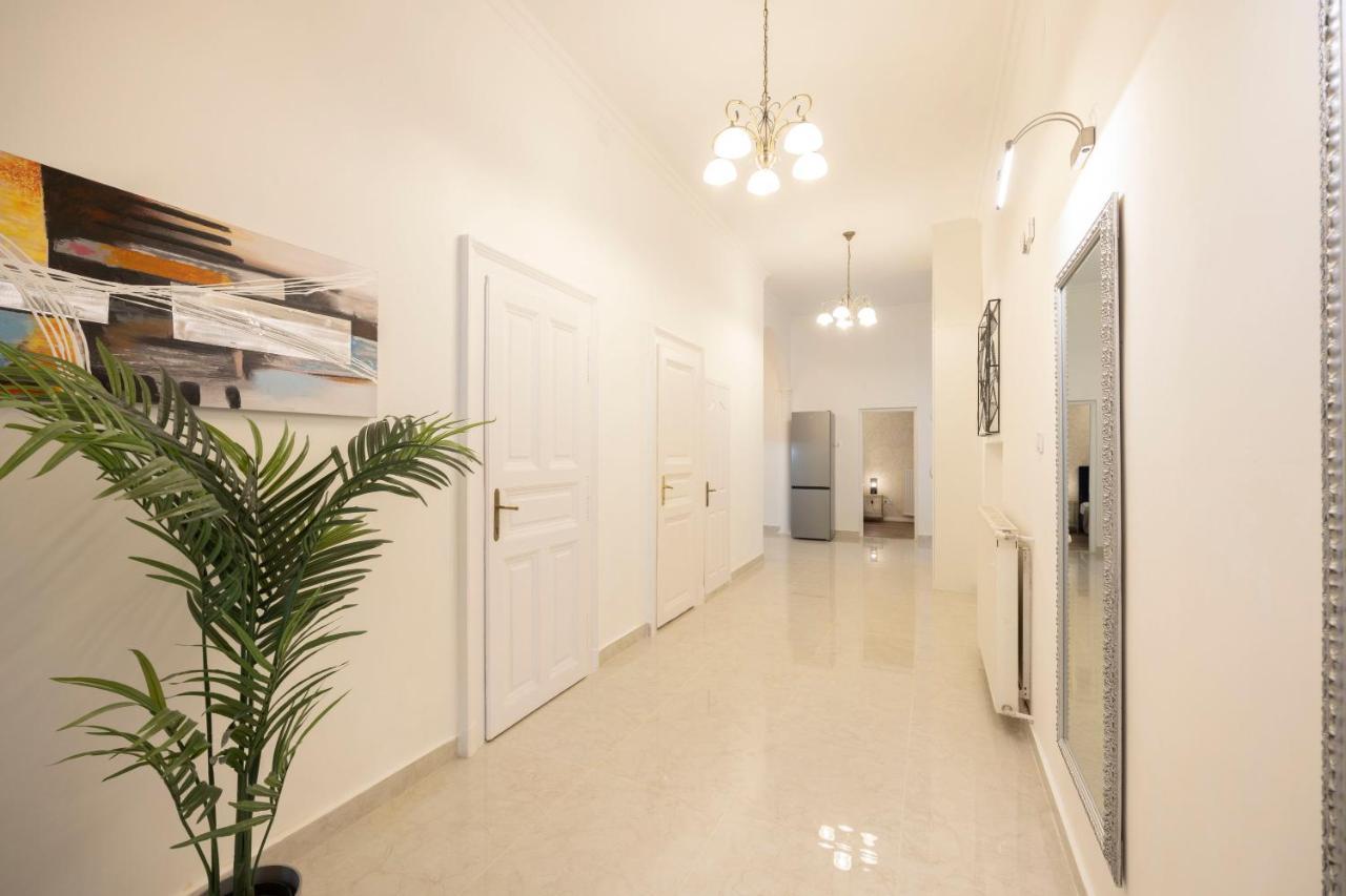 Luxurious Central Grand Home W/ 3Bedrm 2Bathrm Budapest Exterior photo